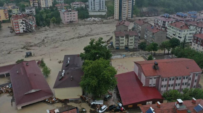 Türkiyənin şəhərlərində sel zamanı 2 nəfər ölüb, 1 nəfər itkin düşüb   - FOTO