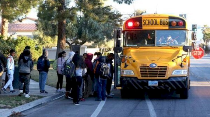 “1200 şagirdin daşınmasını böyük hay-küylə təqdim etmək şoudur” 