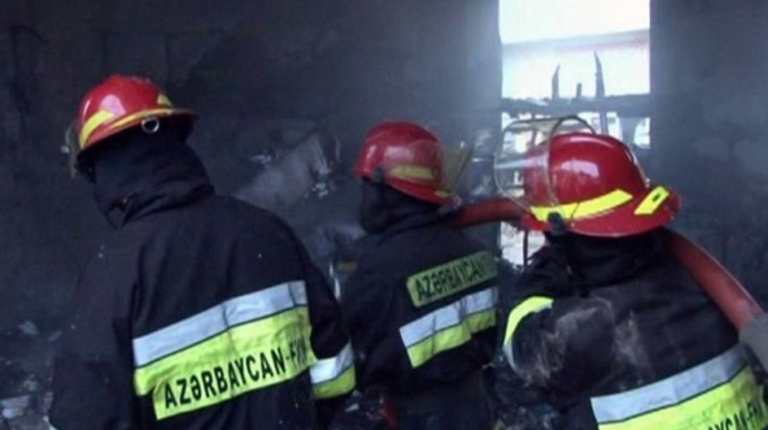 Bakıda mebel sexi yanıb, 1 nəfər tüstüdən zəhərlənib