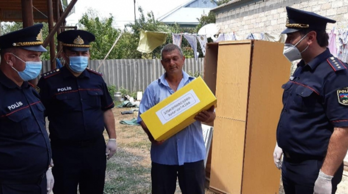 Polis Beyləqanda aztəminatlı ailələrə bayram sovqatları paylanıb - FOTO