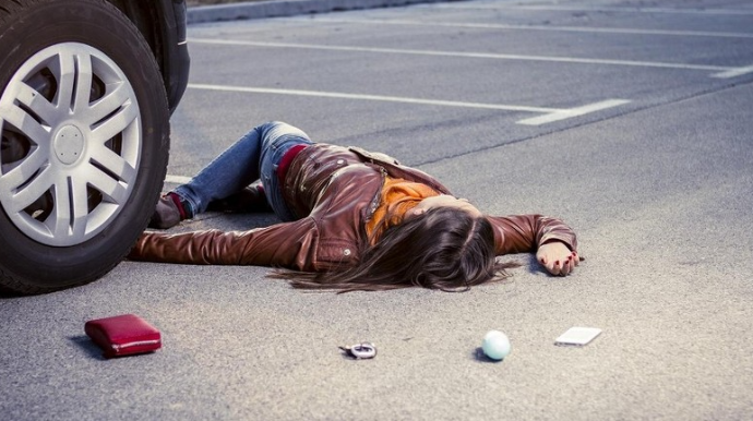 Dövlət qurumunun avtomobili gənc qızı vurdu, yaralı 6 gün sonra öldü 