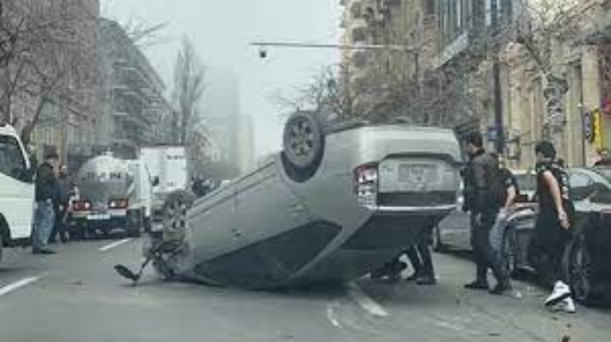 Bakıda "Prius" aşdı  - VİDEO