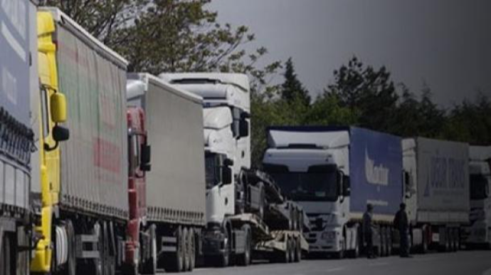 Azərbaycan 500 dollardan çox əlavə ödəniş alır - TIR-lar ölkəmizdən yan keçirlər 