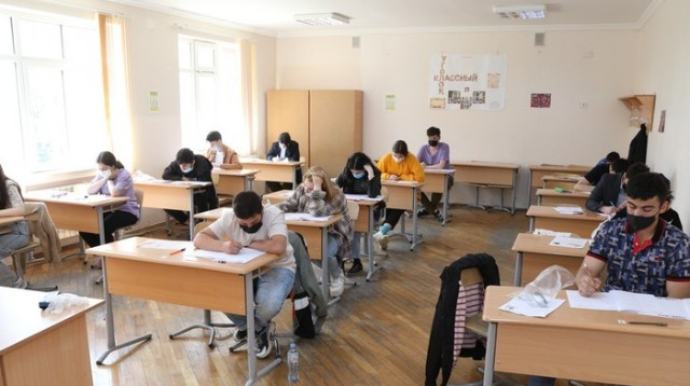 Bu gün 24 mindən çox şagird buraxılış imtahanı verir