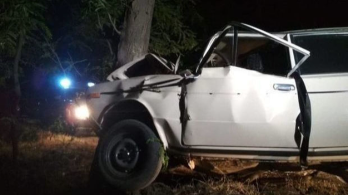 В Гейчайском районе автомобиль врезался в дерево: есть пострадавшие