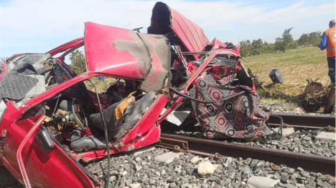 Sərnişin qatarı ilə mikroavtobus toqquşub: 8 ölü və 12 yaralı 