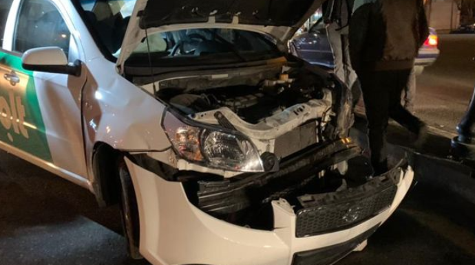 Bakıda taksi qəza törədib - FOTO 