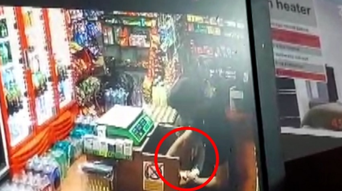 Qaraçuxurda satıcısı yatan marketdən oğurluq edilib   - VİDEO - FOTO