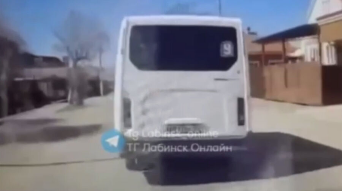 Bir-birinə yol verməyən mikroavtobus sürücüləri yolda yarışdı – ANBAAN VİDEO 