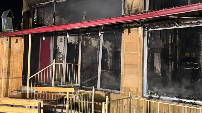 Gəncədə kafe yanaraq kül oldu - FOTO