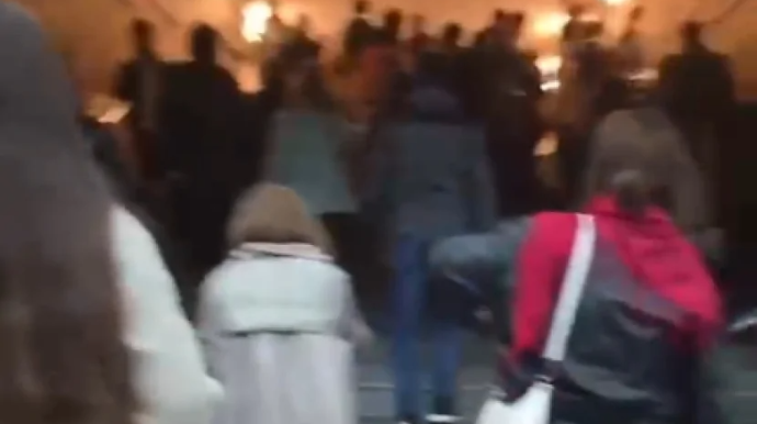 Sərnişinlərin tuneldən çıxarılma GÖRÜNTÜLƏRİ   - VİDEO