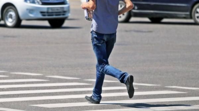 Bakıda 29 yaşlı gənc yol qəzasında ağır xəsarət alıb