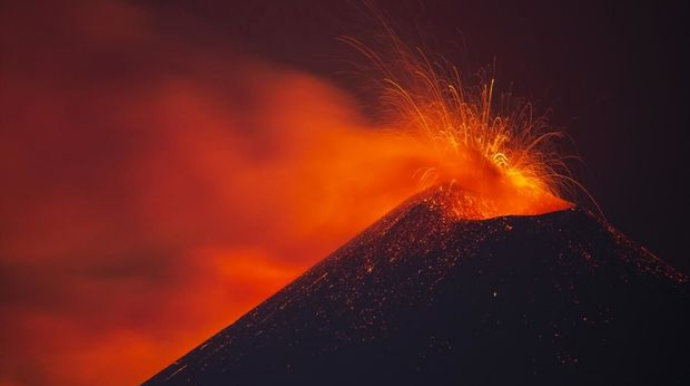 Etna vulkanı yenidən fəallaşdı: Təyyarə uçuşları dayandırıldı   - FOTO - VİDEO