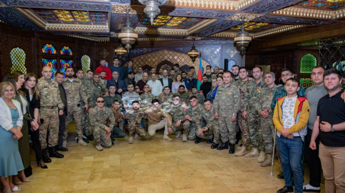 "Qürur duyuram ki, oğullarımın sizin kimi cəsur dayıları, əmiləri var" -Ruhi Əliyeva QAZİLƏRLƏ BİR ARADA 