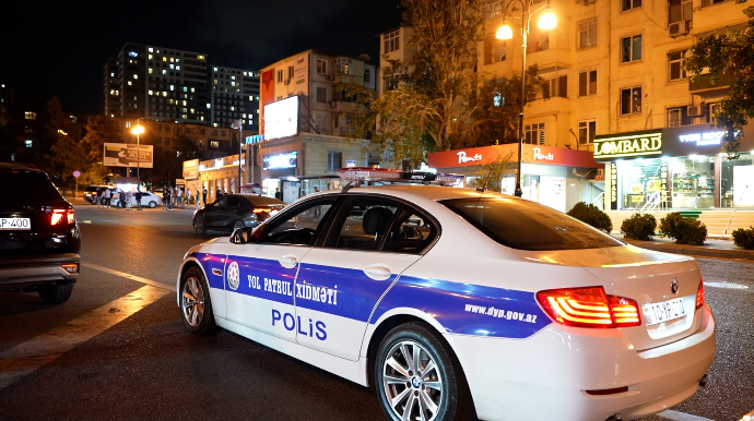 Nəsimidə polis gecə reydi keçirdi; axtarışda olanlar, sərxoş halda maşın sürənlər tutuldu - VİDEO
