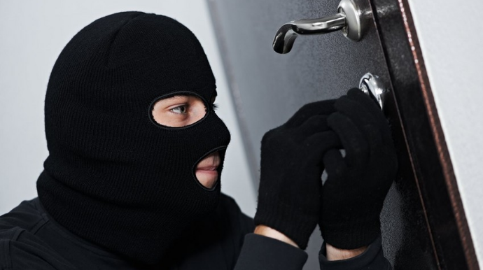 Mağazadan soyğunçuluq edən şəxs tutuldu