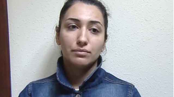 Tutulan qadın narkobaron vəzifəli şəxsin katibəsi işləyibmiş  - FOTO