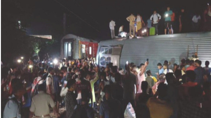 Qatar qəzaya uğradı: ölən və yaralananlar var 