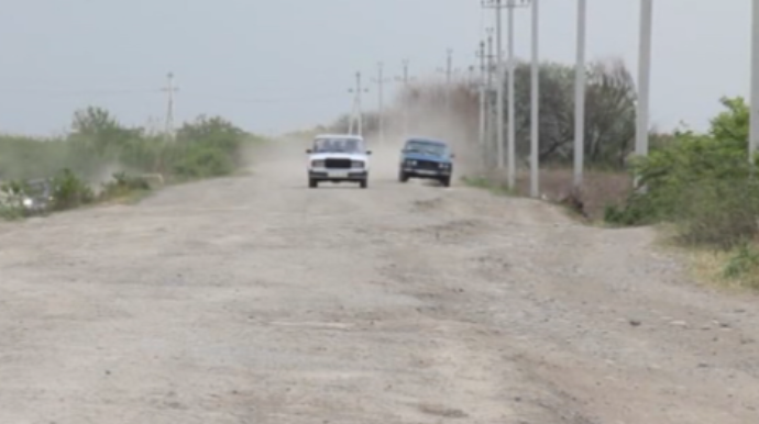 Bəyimli qəsəbəsinin çala-çuxurlu yolları sakinləri təngə gətirib - VİDEO