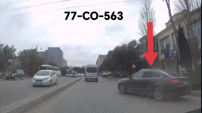 Yola baxmadan hərəkət edən sürücü təhlükə yaratdı - VİDEO