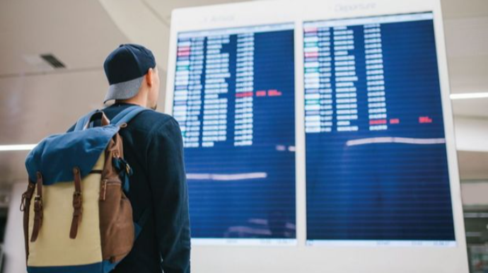 Səyahətçini çantasındakı yeməyə görə 1874 dollar cərimələdilər