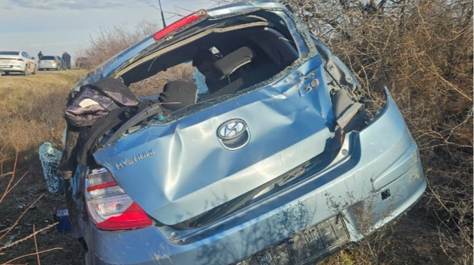 Kürdəmirdə avtomobil aşdı: Xəsarət alanlar var - FOTO