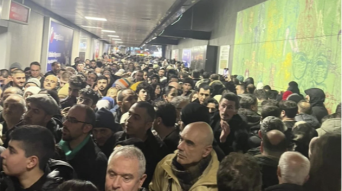 Güclü qar İstanbulda həyatı iflic etdi - FOTO - VİDEO