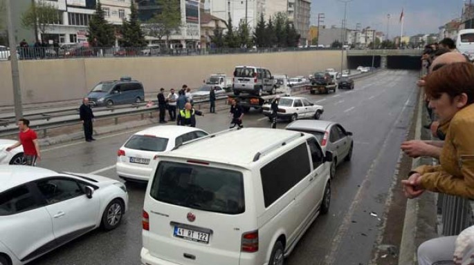 7 maşının iştirakı ilə zəncirvari yol qəzası: 2 yaralı