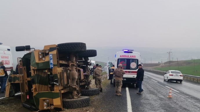 Türkiyədə hərbi maşın aşıb, 2 nəfər həlak olub 