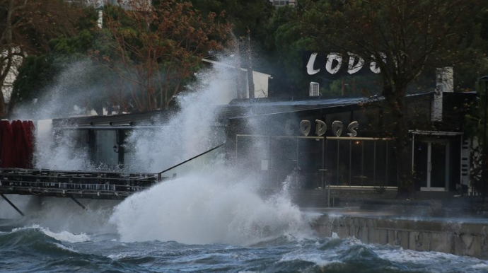 Çanaqqala boğazı bəzi gəmilər üçün bağlandı