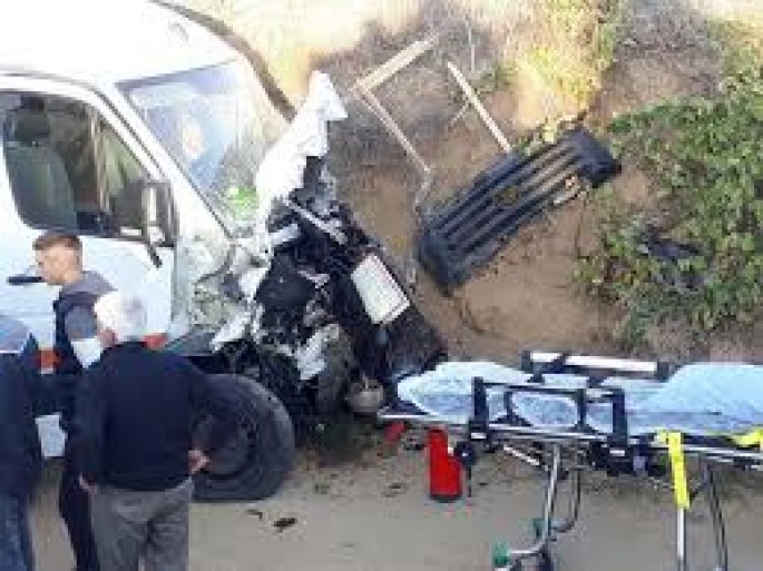 Turistlərin olduğu avtobus traktorla toqquşdu: 12 nəfər xəsarət alıb - FOTO