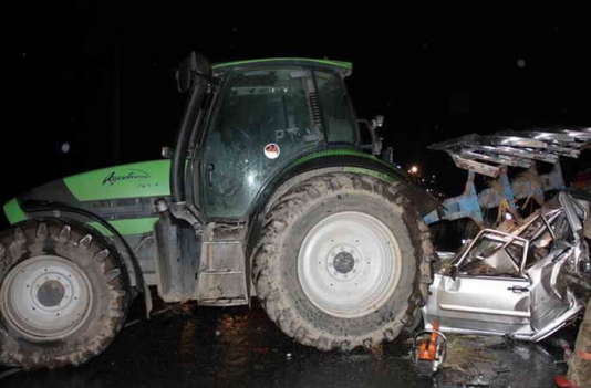 Bakıda "BMW", Ceyranbatanda traktor yandı