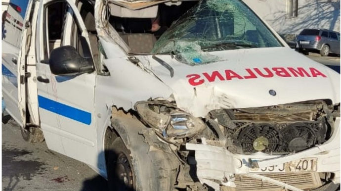 İçərisində koronavirus xəstəsi olan təcili yardım maşını qəzaya düşüb   - FOTO