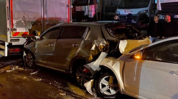 İstanbulda avtomobillər toqquşdu: Ölən və yaralananlar var 