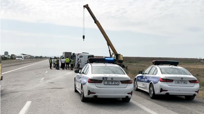 В Азербайджане опрокинулся автобус: стала известна причина ДТП - ВИДЕО 