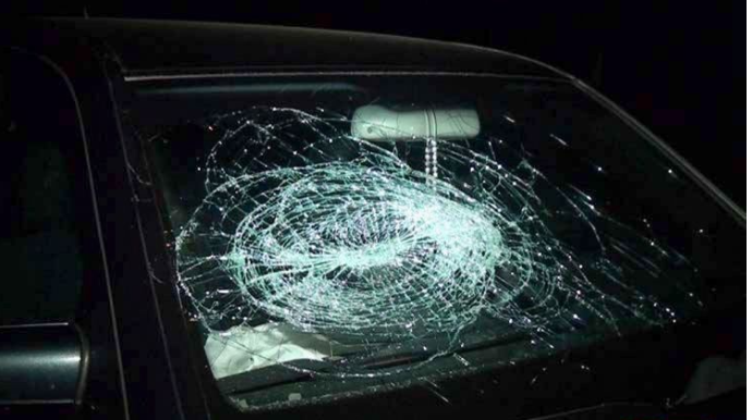 Bakıda avtomobil maneəyə çırpılıb, sürücü ölüb