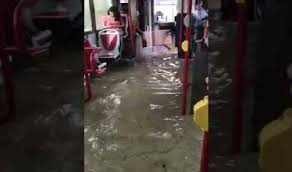 Bakıda avtobusu su basdı - YENİLƏNİB - VİDEO  - FOTO