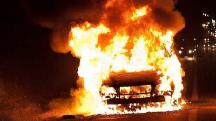 Abşeronda ev və “Land Rover”  yanıb