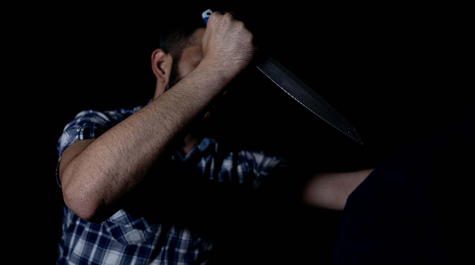 Bakıda bacısını və onunla birgə yaşayan şəxsi bıçaqlayan tutuldu