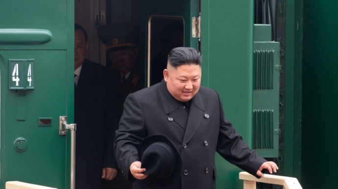 Kim Çen In xüsusi qatarla Çinə getdi 