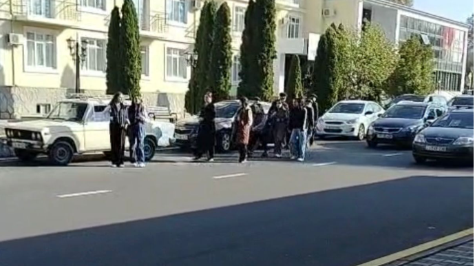 Qəbələdə yol nişanı ilə bağlı narazılıq - Sakinlərin şikayəti cavabsız qalıb - VİDEO