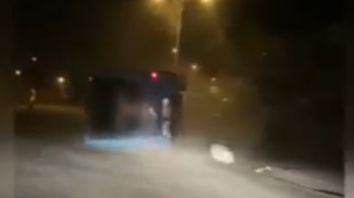 Avtobusu qaçırdan yeniyetmələr belə qəza törətdi - ANBAAN VİDEO