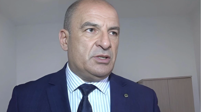 Qalmaqallı direktor işdən çıxarıldı 