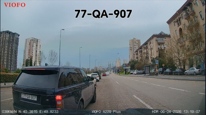 В Баку оштрафован водитель, создавший опасную ситуацию на дороге - ВИДЕО 