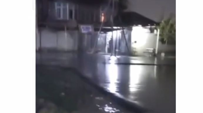 Xırdalanda "Qanq çayı" daşıb şəhəri basdı  - VİDEO