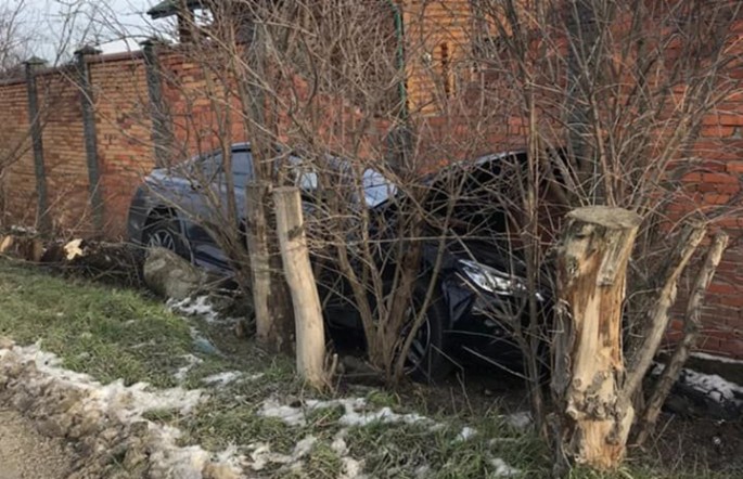 Beş dəqiqə əvvəl cərimələnən sürücü qəza törətdi: 2 nəfər xəsarət alıb - FOTO