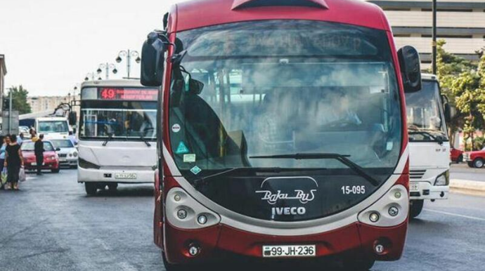 В Баку еще один автобусный маршрут перешел на систему безналичного расчета