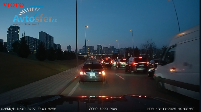 Bu yoldan sağa dönən sürücülər dəhşətli tıxaca səbəb olurlar - VİDEO