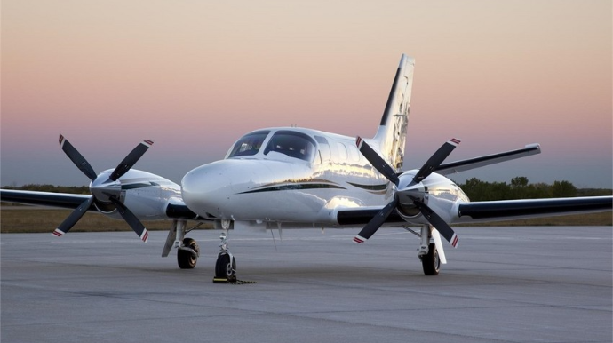 Yüngül motorlu təyyarə qəzaya uğrayıb, ölənlər var 