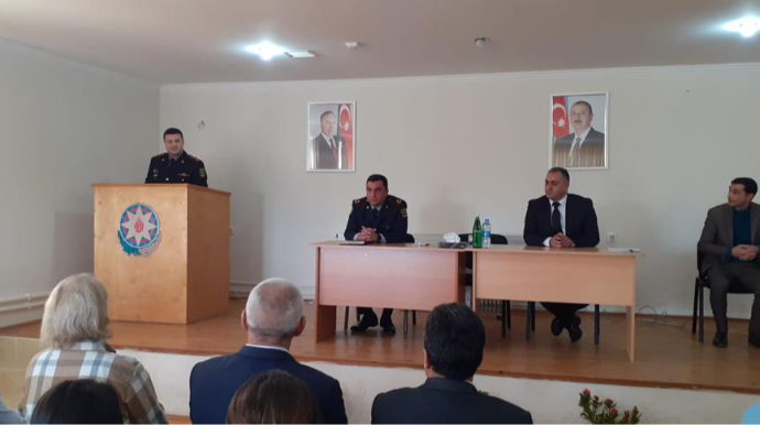 Qubada polis məktəblilərlə görüşüb  - FOTO